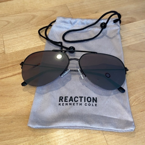 KENNETH COLE REACTION
Pilot Men's Sunglasses - Picture 3 of 5